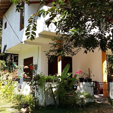 Happy Spring Guest Bed & Breakfast Mirissa Exterior photo