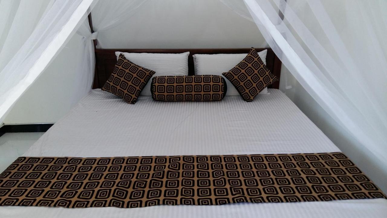 Happy Spring Guest Bed & Breakfast Mirissa Room photo